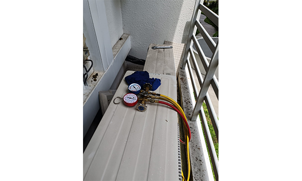 Refrigerant Manifold Gauge for aircon repair singapore