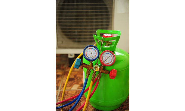 refrigerant manifold gauge and tank for ourdoor aircon servicing in Singapore