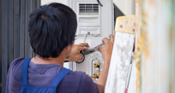 young-repairman-fixing-air-conditioner-unit-asian-technician-man-installing-air-conditioning-client